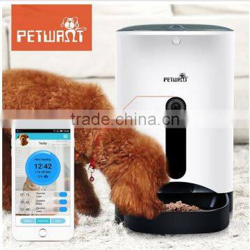 Hi-tech battery-powered automatic pet feeder remotely controlled by smartphone APP for friends gift