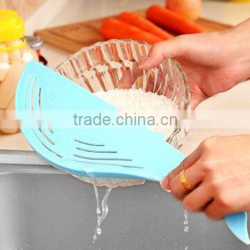 Wholesale Stock Kitchen Long Handle Whale Shaped Plastic Rice Cleaner