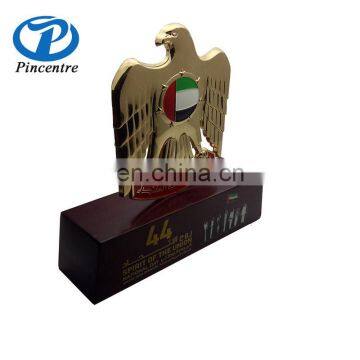 Cheap wholesale wooden trophies and medals/ uae national day gift trophy