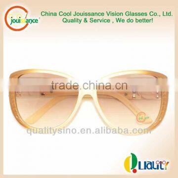 nice designer branded sunshine protection sunglasses