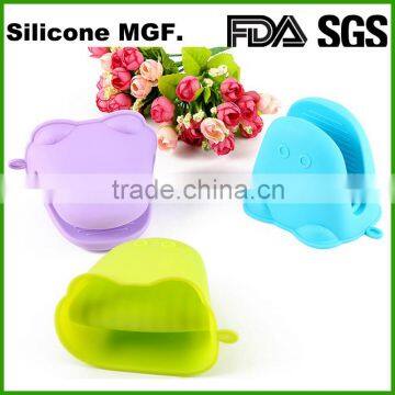 Cute animal shape anti heat and slip silicone oven mitts