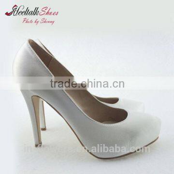 Customized fclassical design plattform high heel shoe white satin women wedding shoes