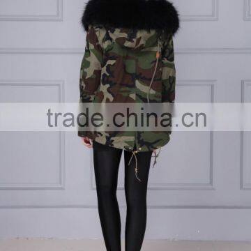 Short Pattern Camouflage Shell Black Fake Fur Lining Collar Winter Parka for Lady photo-3