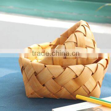 Wood chip weaving fruit containing basket