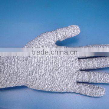 Cut resistant gloves with UHMWPE