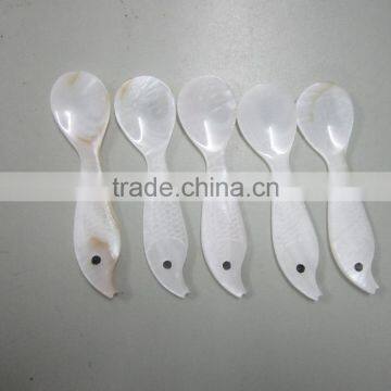 Nice design mother of pearl spoon for meals made in Vietnam