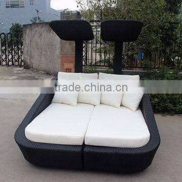 Антикварный дизайн. Внешняя мебель из ротанга. Двускатная солярийная лежанка photo-3