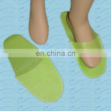 disposable unisex PE/CPE slippers in hotel / beauty salon