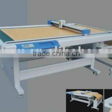 Flatbed auto-feeding pattern cutting machine