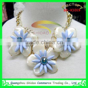 Latest Design Spring Gold Chain Flower Necklace Beads Rhinestone Bib Necklace Luxury Jewelry