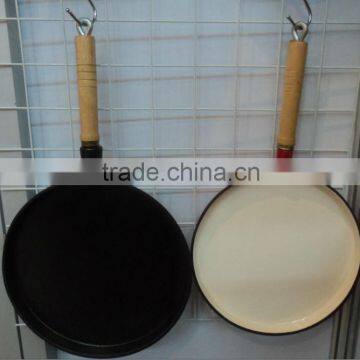Wood Hadle Cast Iron Pan