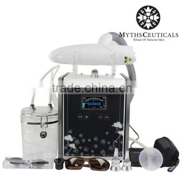 A beauty salon with a laser acne freckle beauty machine Black doll face beauty small portable laser