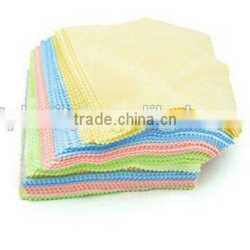 Lightweight glass cleaning cloth