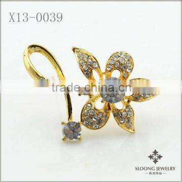 New Design Gold Alloy Flower Brooch with Crystal