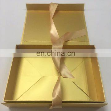 2017 fashion design laminated gold paper foldable gift box with ribbon closure