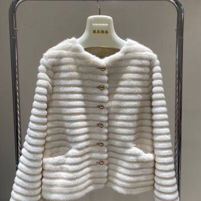 A New Short and High-end Fleece Coat With a Touch of Chanel-style Fur for Women photo-2