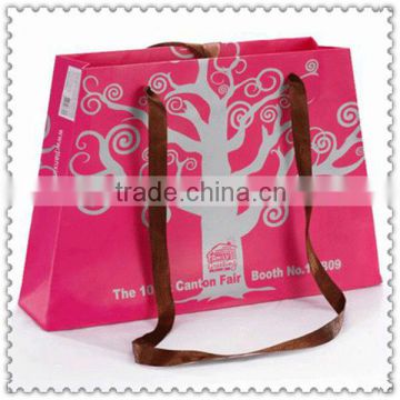 2013 New Product Fashion Special Design Paper Gift Bag For Cosmetic Product Wholesale with Ribbon Handle