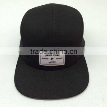 Wholesale Custom Flat Brim Black Camper Caps And Hats Woven Label Logo At Front Panel Nylon Strap With Plastic Buckle