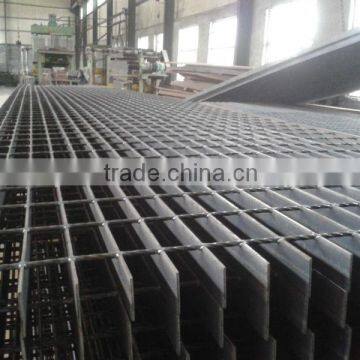 steel platform & walkway/pavement/sidewalk grating