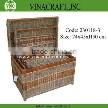 Laundry basket with wheels