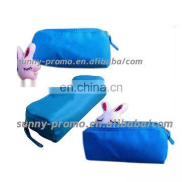 Polyester fabric pencil case with zipper close