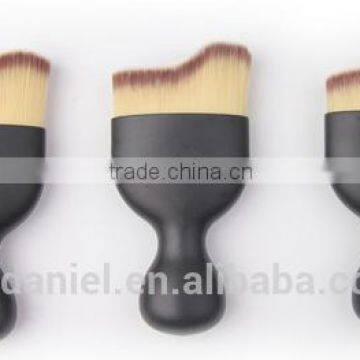 Newest hot sale curved contouring brush,good quality with free sample