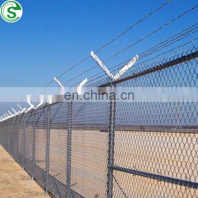 China Whole Galvanized Chain Link Wire Mesh Fence With Barbed Wire on Top