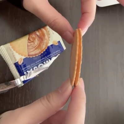 Quality Thin Filling Sandwich Biscuit with Chocolate, Milk and Peanut Flavour