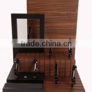 selecting attractive wooden watch display