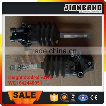 SINOTRUK HOWO truck parts: Height control valve. WG1642440051