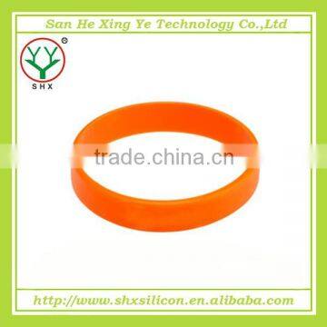 Popular design and delicate workmanship plain color silicone wristband