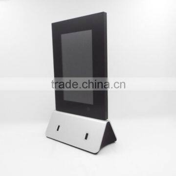 Shenzhen factory 13000 mah LCD screen table menu power bank with charging station charging docks