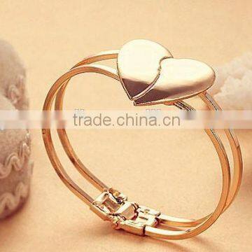 Promotional Cute Gold Plated Heart Bracelet , Big Heart Love Lover Bracelet Alloy Heart Bracelet