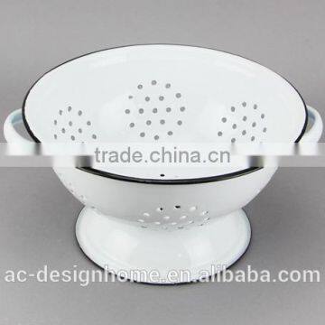 ROUND ENAMEL IRON COLANDER W/EARS