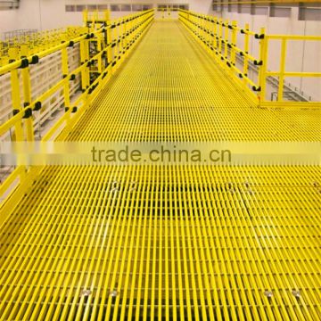 Non-slip fiberglass phenolic molded grating for walkway