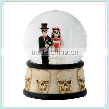 Halloween souvenir resin craft Dead zombie skull Wedding Couple Water Globe