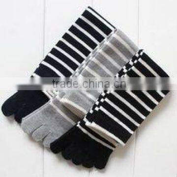 men stripy toe/finger socks