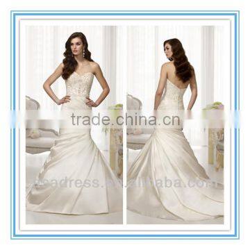 Satin and Features A Trumpet Silhouette with Gorgeous Fan Pleating on the Skirt Bridal Wedding Dress China (WDES-1045)