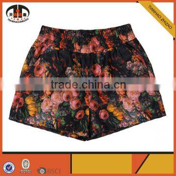 2016 Fashionable Women Garment Leather Shorts with Custom Flower Pattern