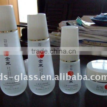 Cosmetic glass bottle