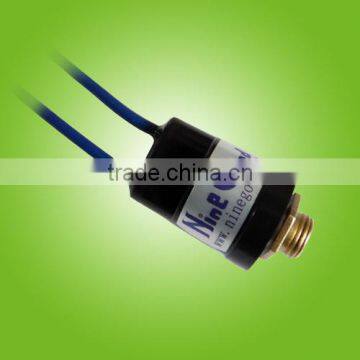 mechanical automatic reset pressure switch 136