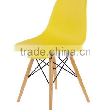 China Supplier Replica Plastic Chair with Wooden Leg