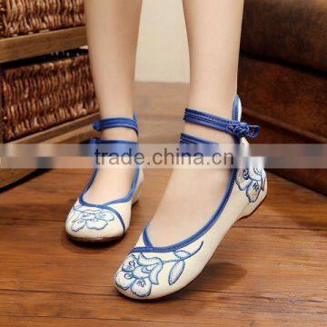 New Women Casual Flat Shoes Buckle Round Toe Chinese Style Embroidered Ladies Cotton Canvas Walking Loafers Oxford Sole No Logo