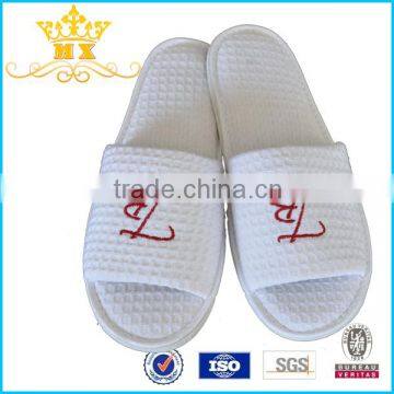 Good Quality Embroidered Waffle Open Toe Hotel Slipper