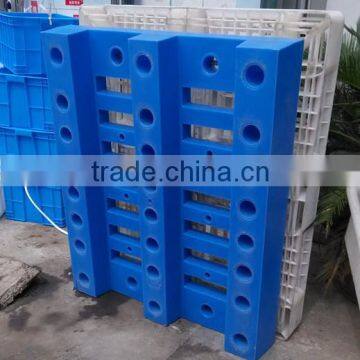 2014 New product rotomolding plastic pallet with iron bars