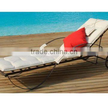 CH-IR002 Wrought Iron Chaise Lounge, sun bed with cushion, comfortable couch