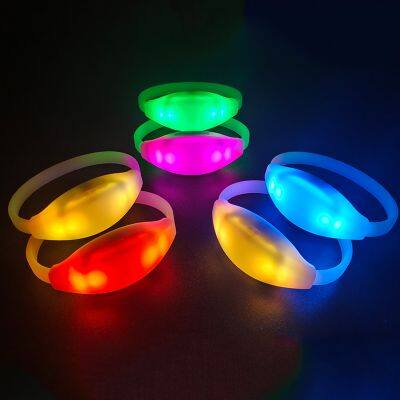 New Arrival Christmas Party Light Remote Control LED Wristband, RGB Color Changing LED Wristband DMX Controller