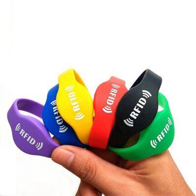 Waterproof NFC Silicone Bracelets RFID Cashless Payment Wristbands NTAG213 NFC Rubber Wristband Silicon Custom logo