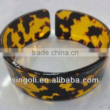 2104Fashion wholesale tortoise cuff bangle for ladys goods from china