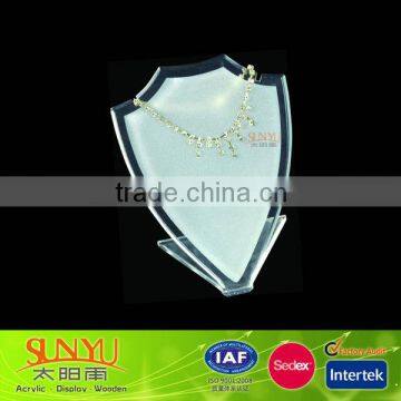 Manufacturer supplies elegant acrylic jewelry display